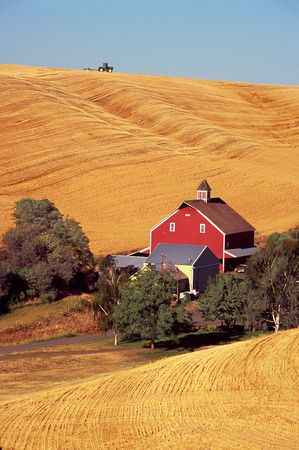 palouse red barn tractor 05 1.jpg