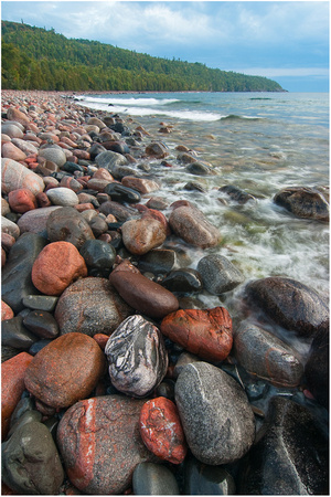 Lake Superior rocky beach  09 325
